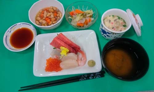 写真：お刺身定食